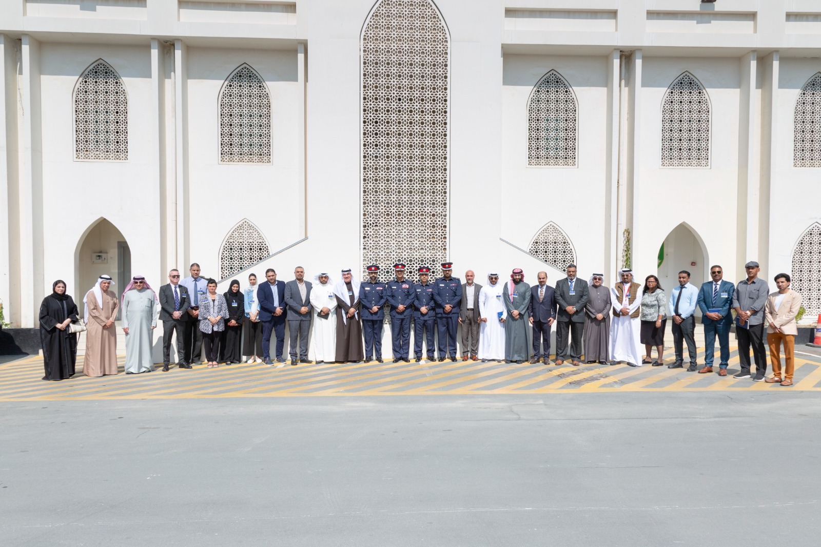 مدير عام الحراسات يجتمع مع ممثلي الشركات الأمنية في مملكة البحرين<